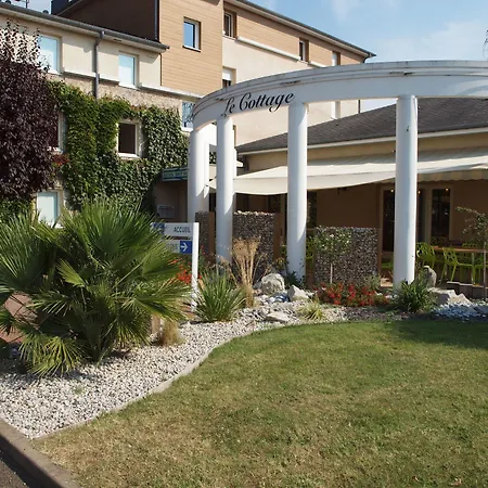 Brit Le Le Mans Sud Hotell 3*