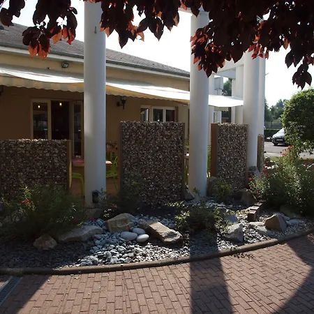 Brit Le Le Mans Sud Hotell 3*