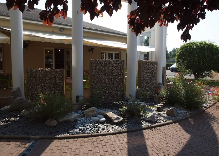 Brit Le Le Mans Sud Hotell 3*