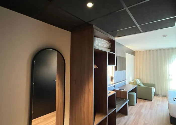 Brit Le Le Mans Sud 3*